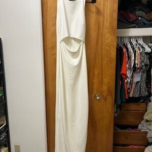 Elegant White Sleeveless Dress